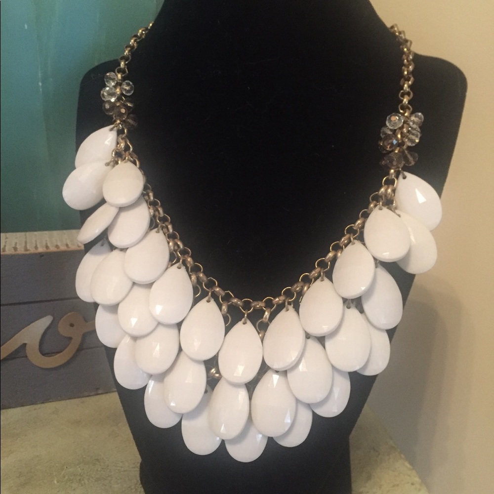 Dillards White Beaded Gold Necklace 💛 - Picture 1 of 4